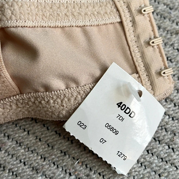 Maidenform push up underwire adjustable crossover bra - Picture 7 of 12